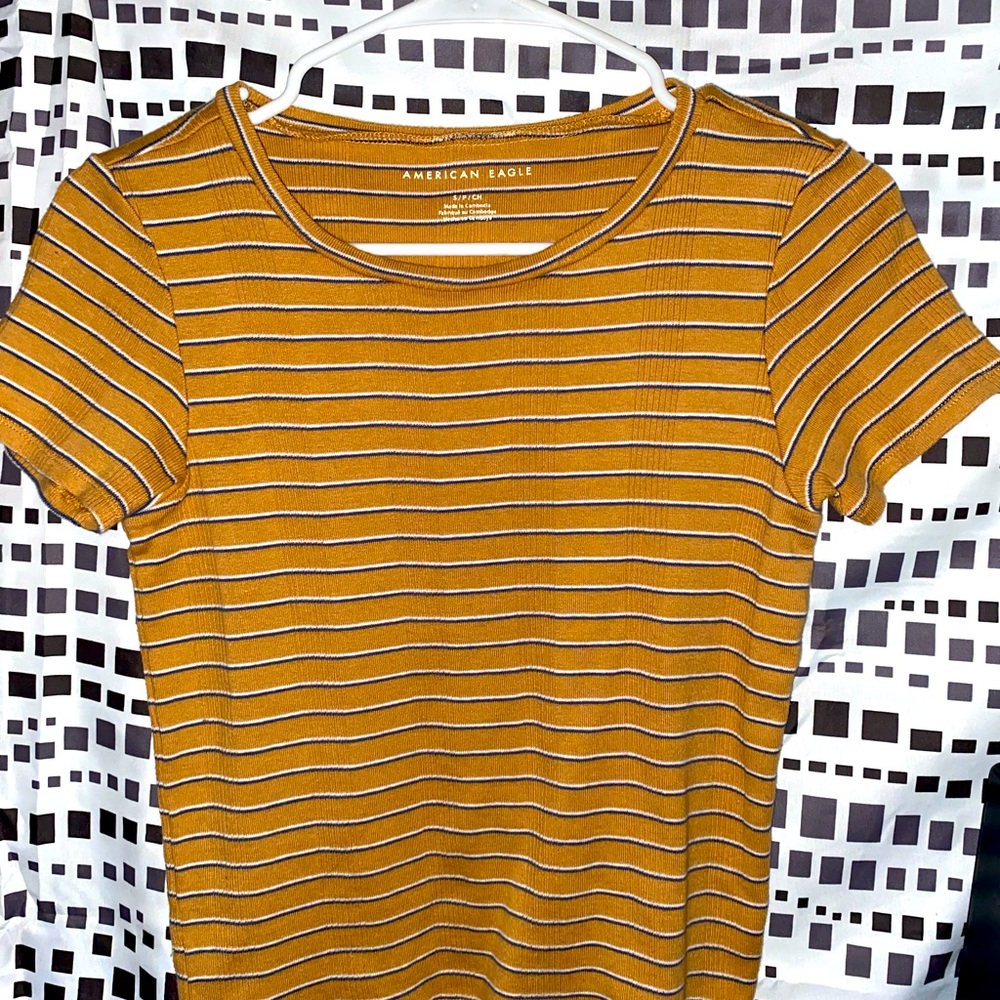American Eagle T-Shirt Size Small in good condition